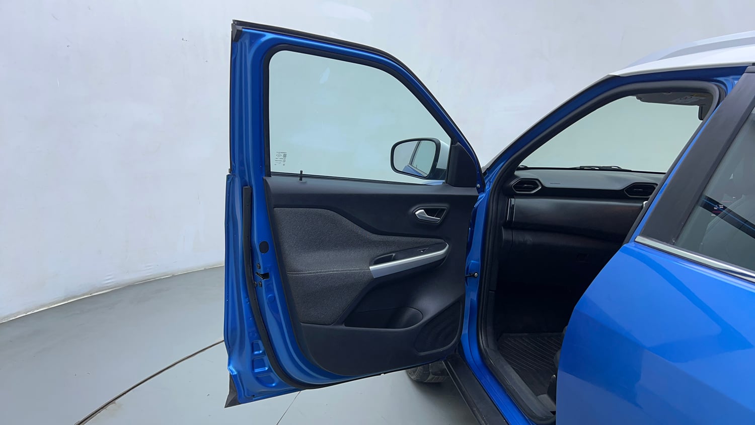 Used 2022 Nissan Magnite XV Petrol Manual interior LEFT FRONT DOOR OPEN VIEW