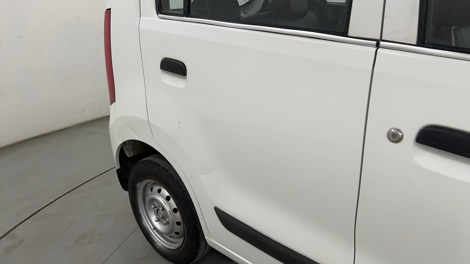 Used 2012 Maruti Suzuki Wagon R LXi Petrol Manual dents MINOR DENT