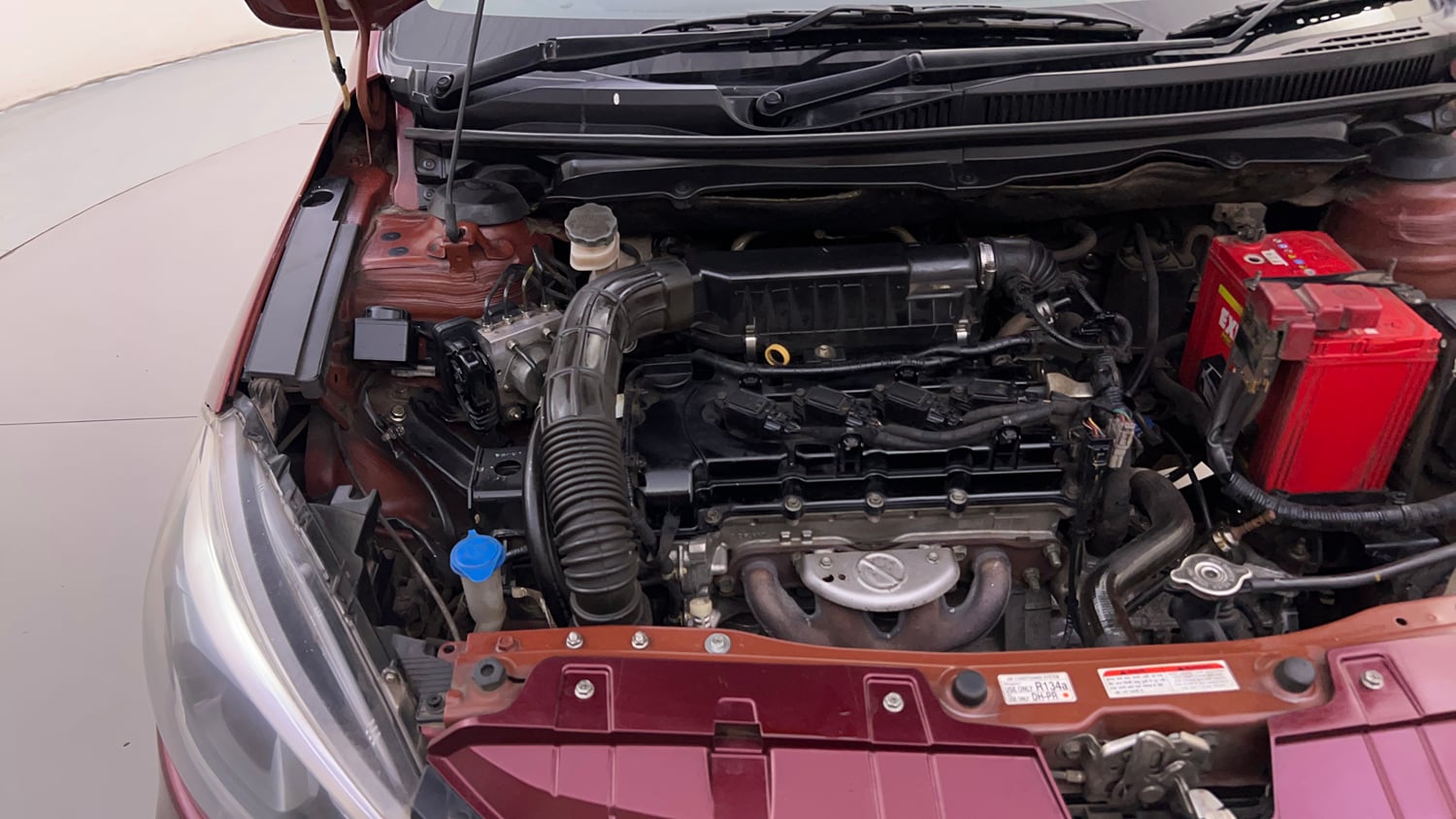 Used 2021 Maruti Suzuki Ciaz Alpha 1.5 AT Petrol Automatic engine ENGINE RIGHT SIDE HINGE & APRON VIEW
