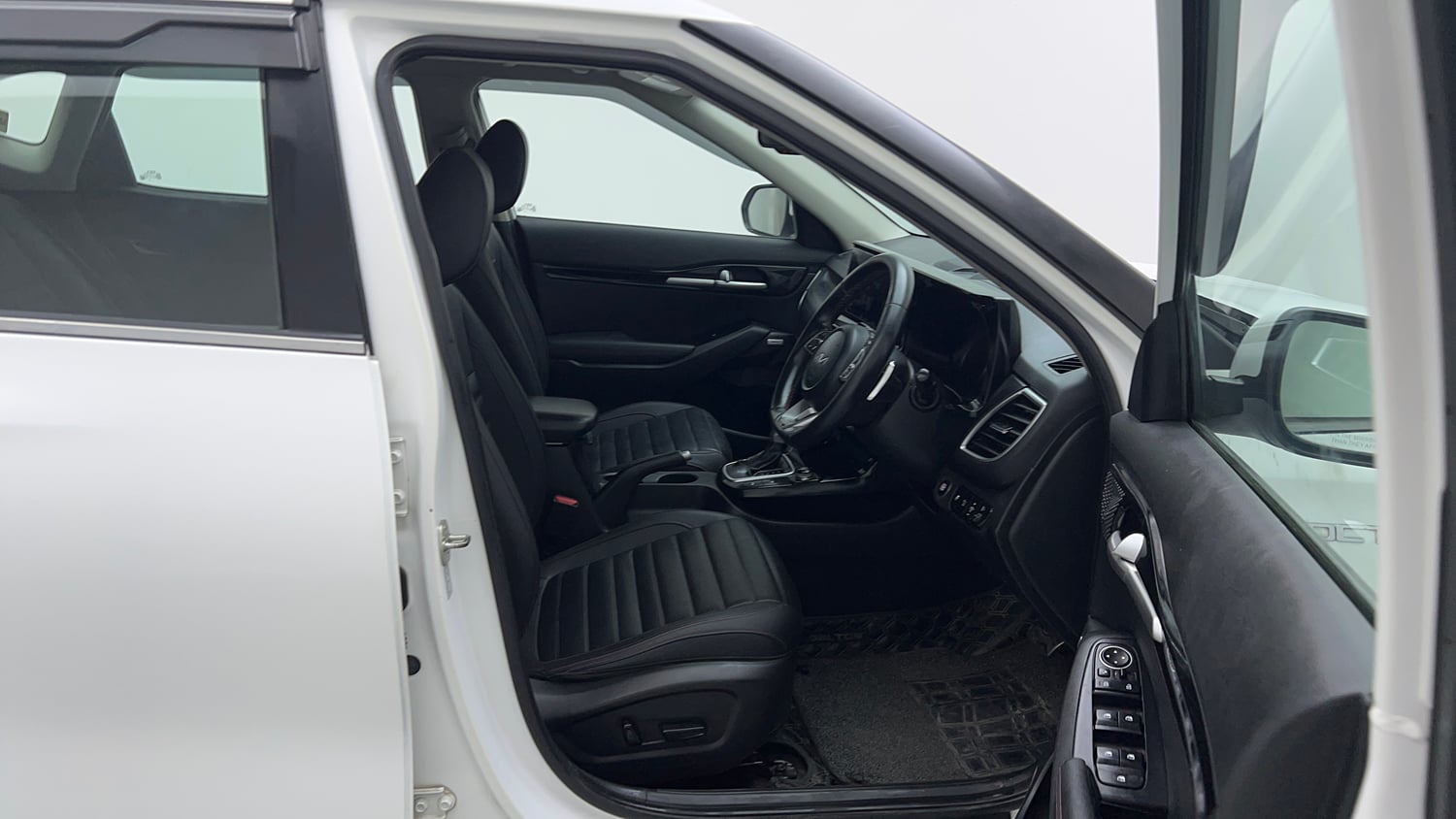 Used 2023 Kia Seltos GTX Plus 1.4 DCT Petrol Automatic interior RIGHT SIDE FRONT DOOR CABIN VIEW