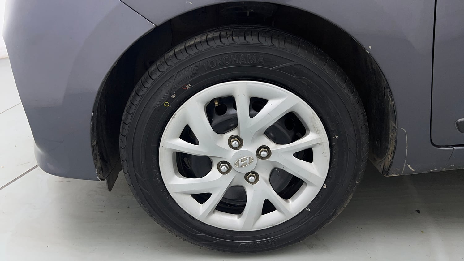 Used 2019 Hyundai Grand i10 Magna 1.2 Kappa VTVT Petrol Manual tyres LEFT FRONT TYRE RIM VIEW