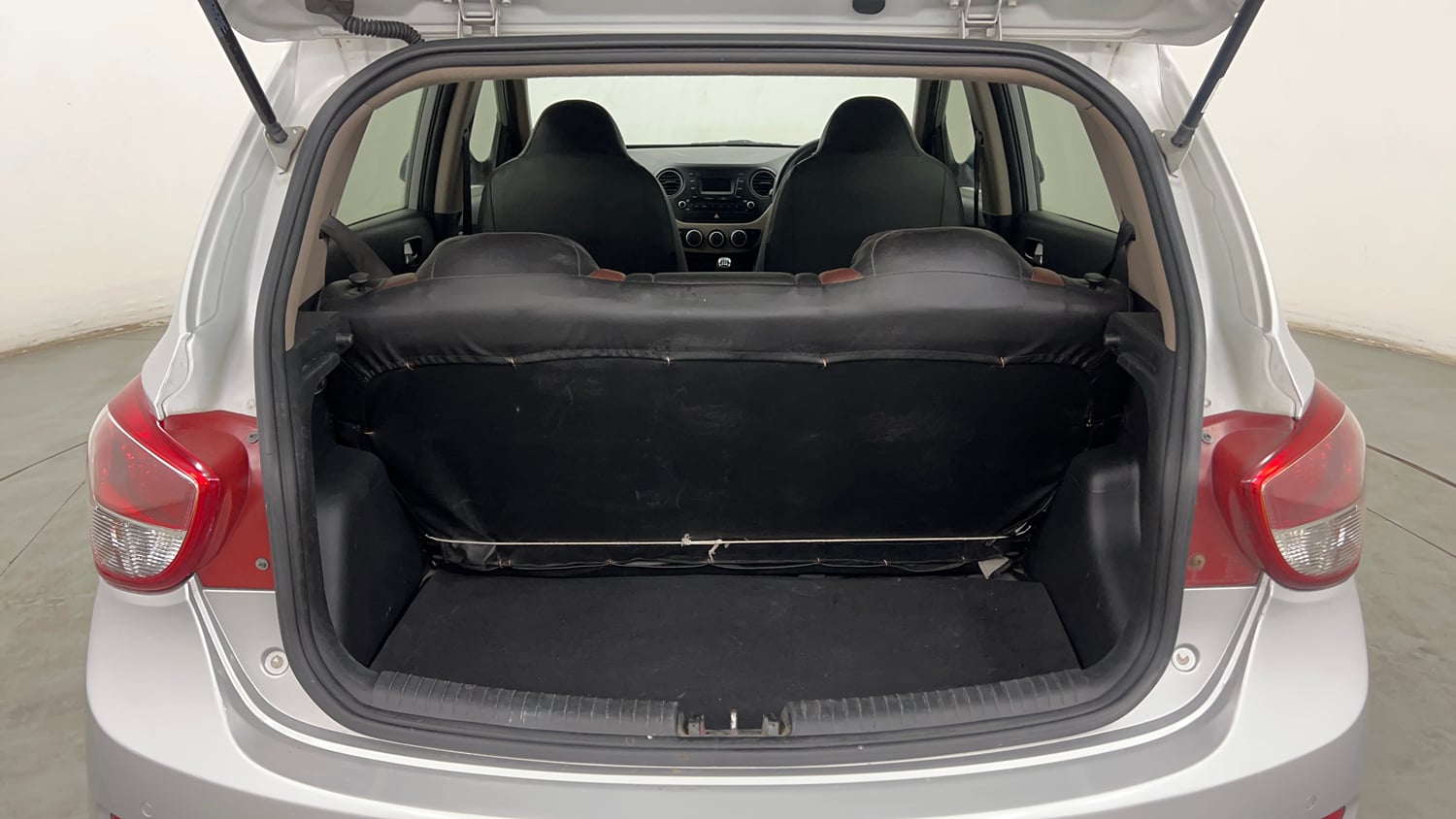 Used 2016 Hyundai Grand i10 Sportz 1.2 Kappa VTVT Petrol Manual interior DICKY INSIDE VIEW