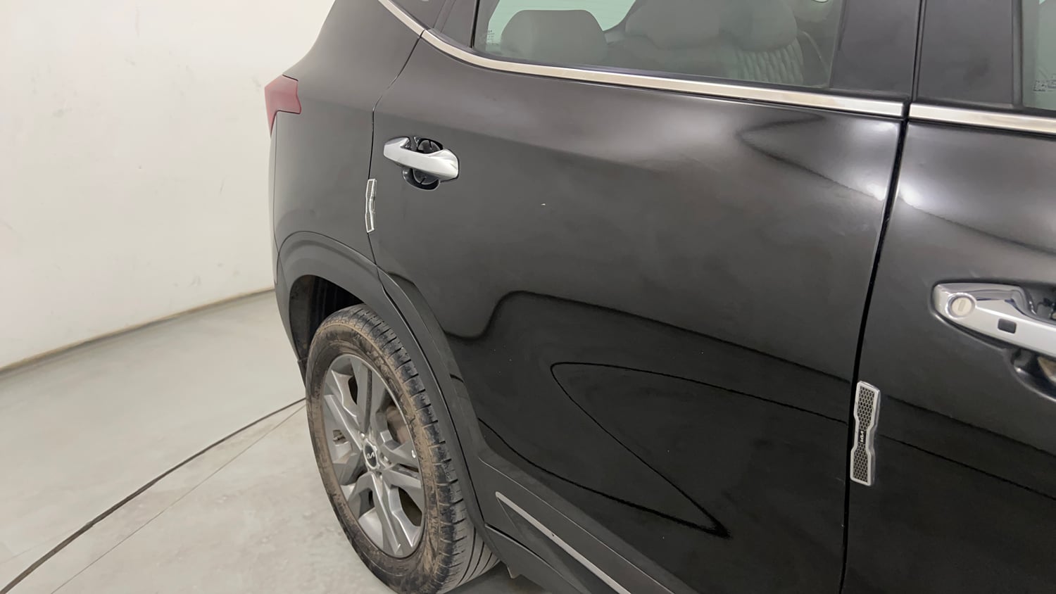 Used 2022 Kia Seltos HTX 1.5 Petrol Manual dents MINOR SCRATCH