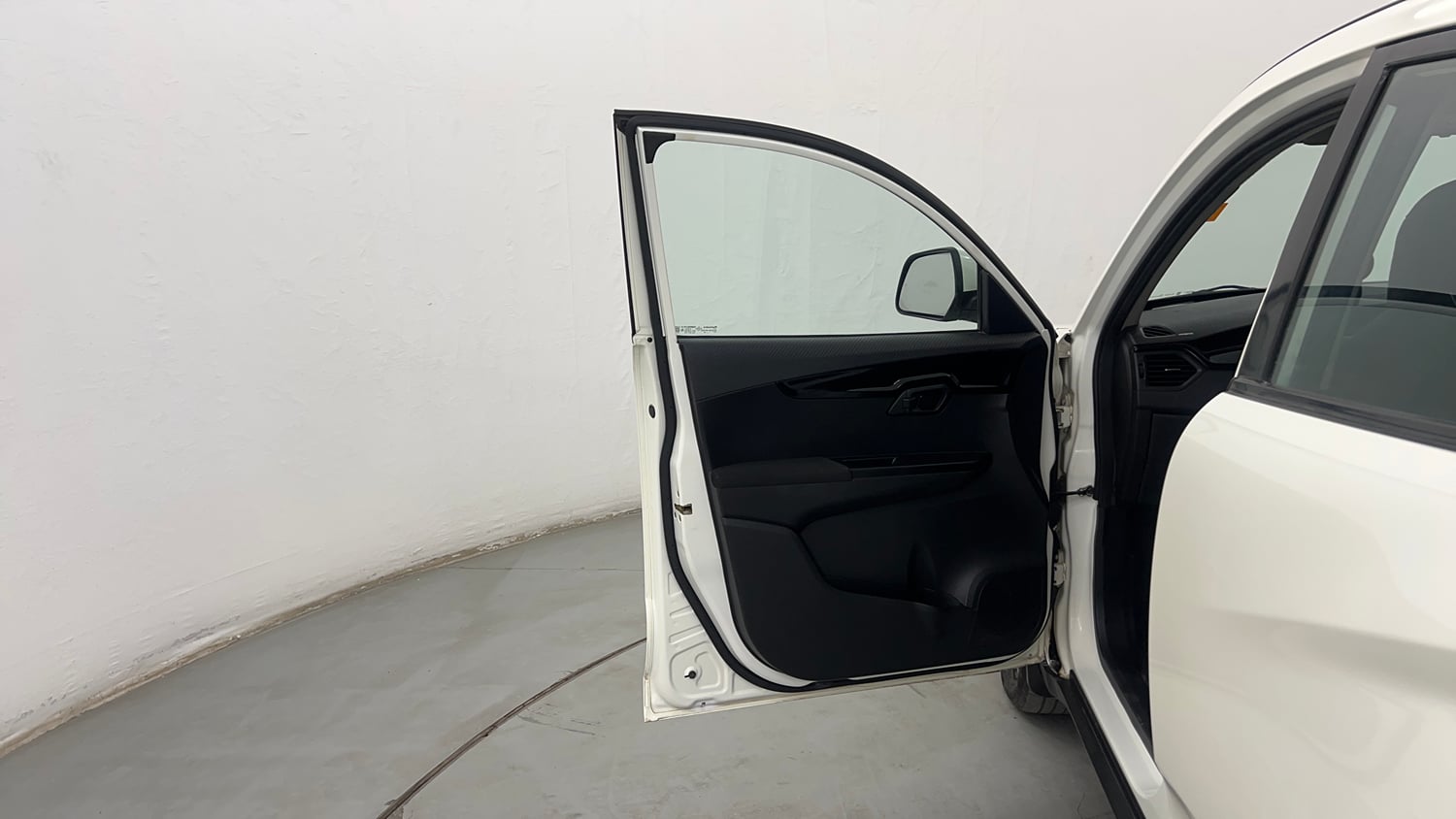 Used 2018 Mahindra KUV100 NXT K8 D 6 STR Diesel Manual interior LEFT FRONT DOOR OPEN VIEW