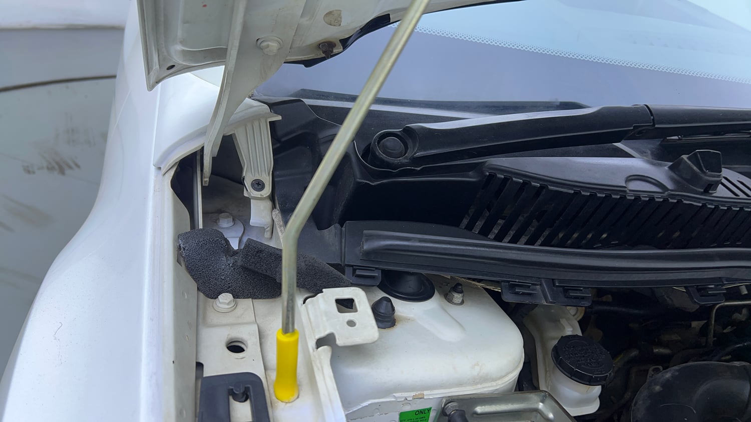 Used 2020 Tata Nexon XZA Plus Petrol Petrol Automatic engine ENGINE RIGHT SIDE HINGE & APRON VIEW