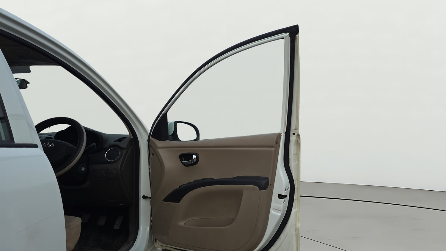 Used 2013 Hyundai i10 Sportz 1.2 Kappa2 Petrol Manual interior RIGHT FRONT DOOR OPEN VIEW