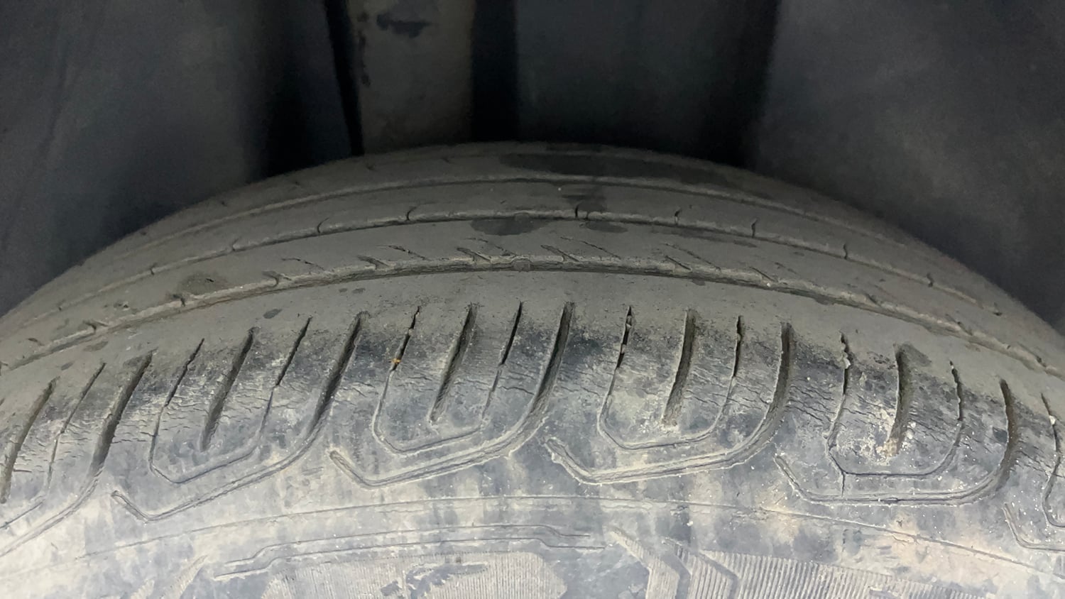 Used 2023 Volkswagen Taigun Topline 1.0 TSI AT Petrol Automatic tyres RIGHT REAR TYRE TREAD VIEW