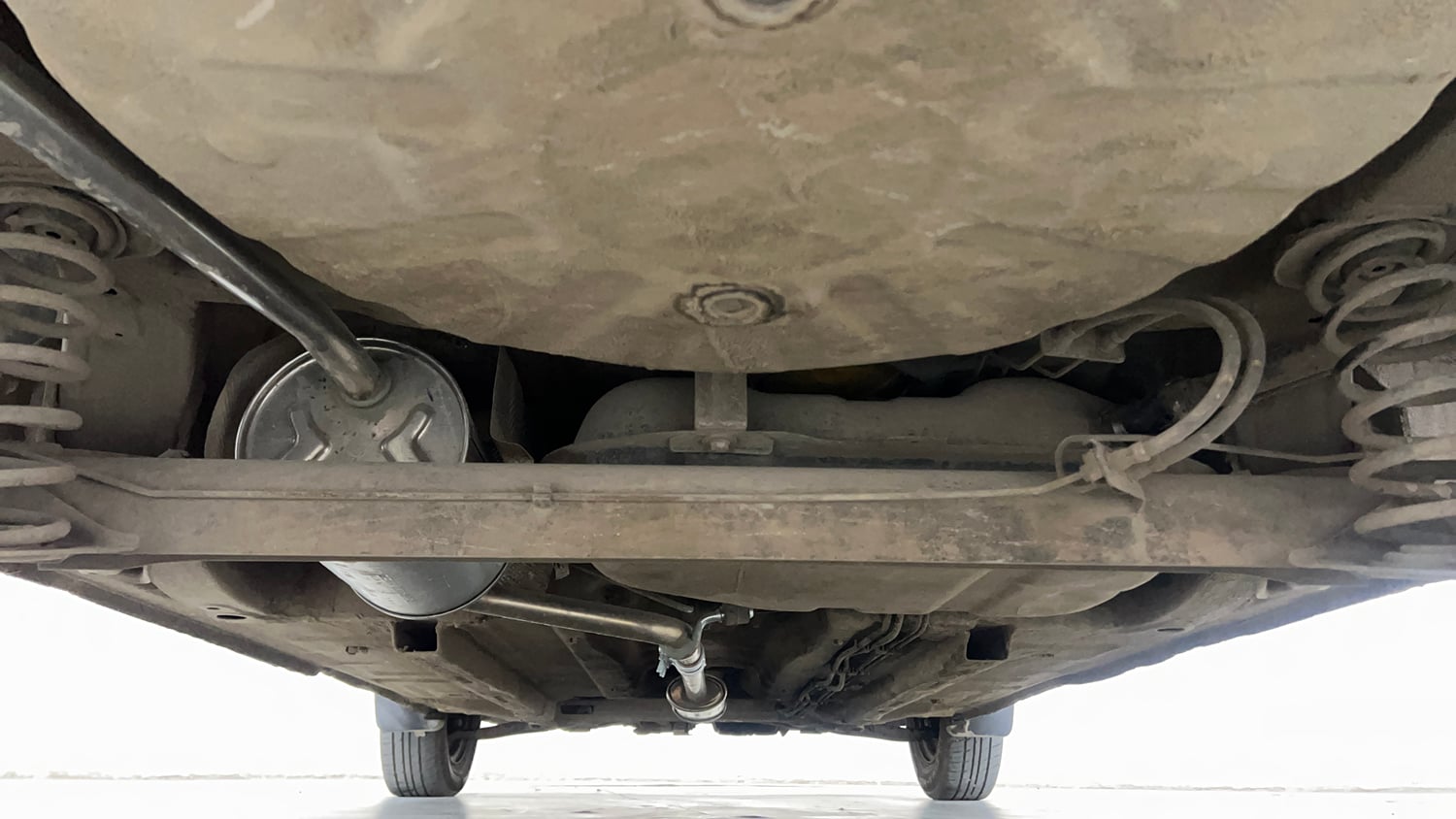 Used 2017 Renault Kwid 1.0 RXT AMT Petrol Automatic extra REAR UNDERBODY VIEW (TAKEN FROM REAR)