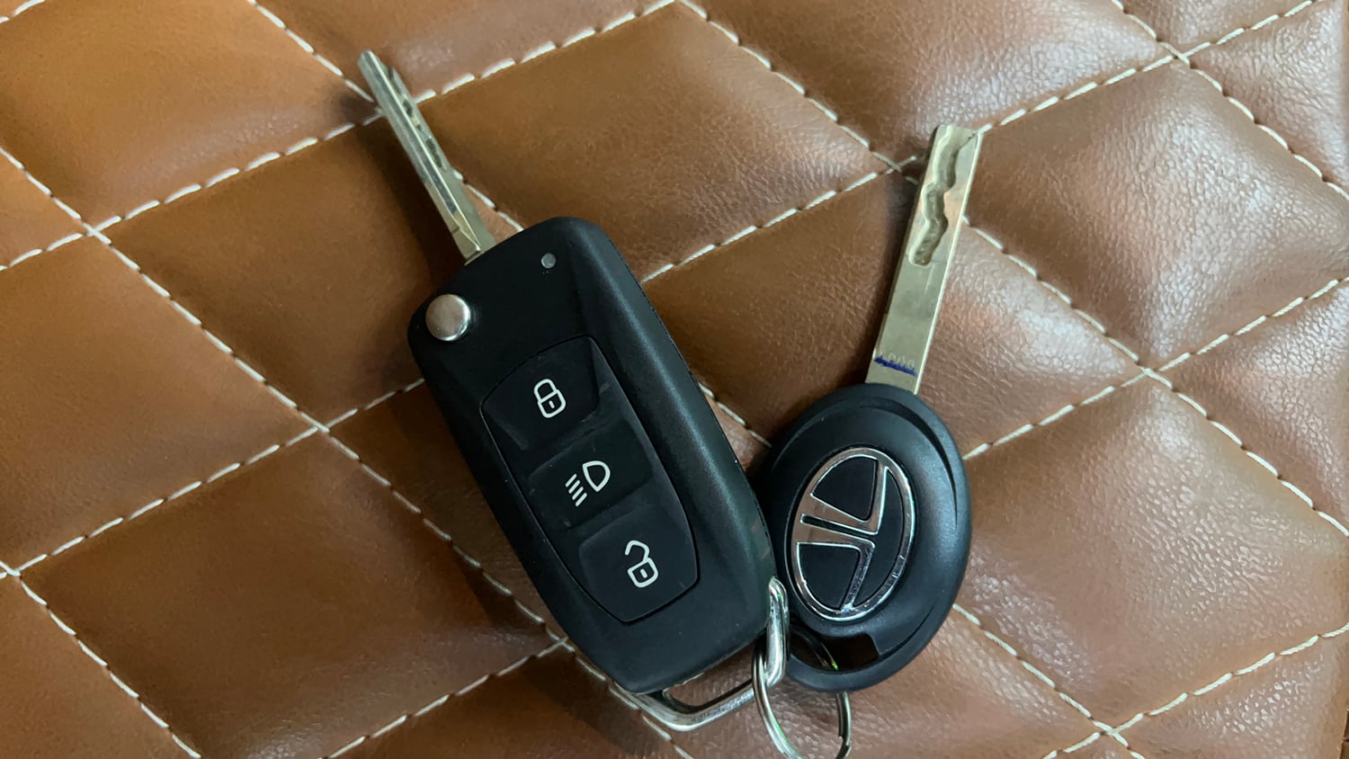 Used 2024 Tata Punch Adventure Rhythm Pack MT Petrol Manual extra CAR KEY VIEW