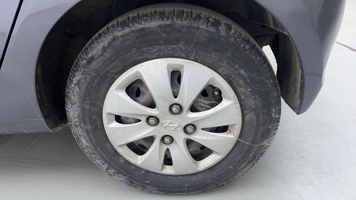 Used 2013 Hyundai i10 Magna 1.2 Kappa2 Petrol Manual tyres LEFT REAR TYRE RIM VIEW