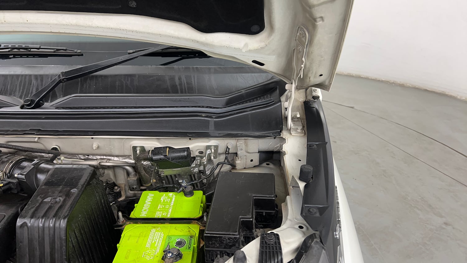 Used 2018 Mahindra KUV100 NXT K8 D 6 STR Diesel Manual engine ENGINE LEFT SIDE HINGE & APRON VIEW