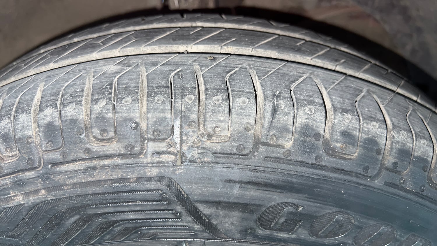 Used 2018 Maruti Suzuki Swift VXI CNG (Outside Fitted) Cng Manual tyres RIGHT FRONT TYRE TREAD VIEW