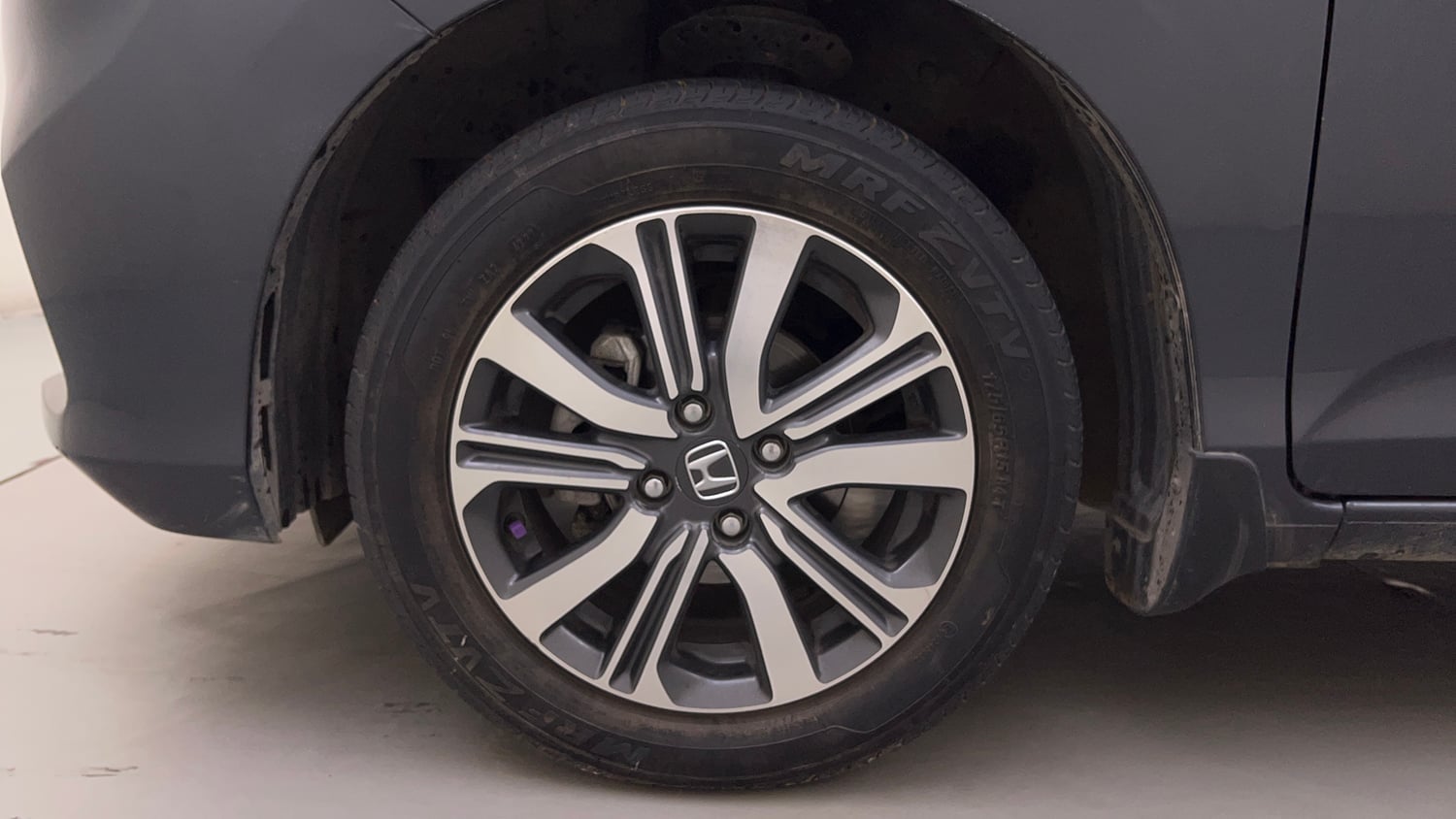 Used 2022 Honda Amaze VX CVT 1.2 Petrol Petrol Automatic tyres LEFT FRONT TYRE RIM VIEW