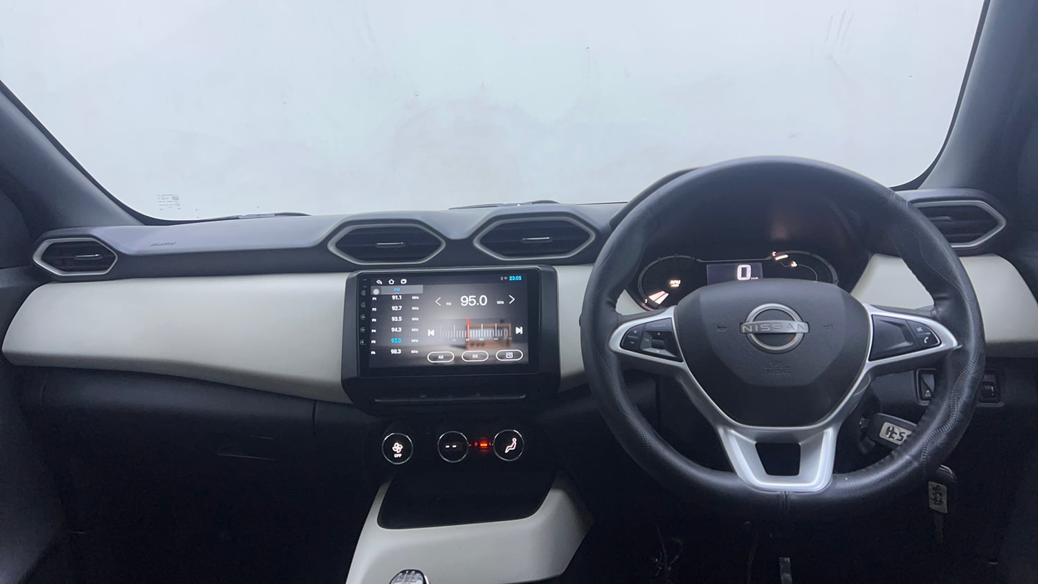 Used 2023 Nissan Magnite XL Petrol Manual interior DASHBOARD VIEW