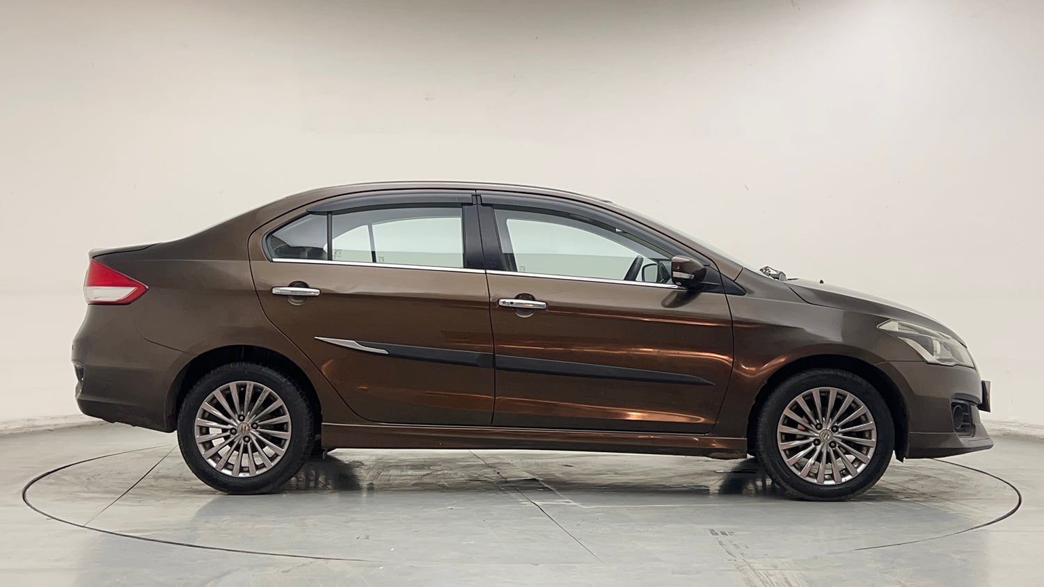 Used 2018 Maruti Suzuki Ciaz S 1.4 MT Petrol Manual exterior RIGHT SIDE VIEW
