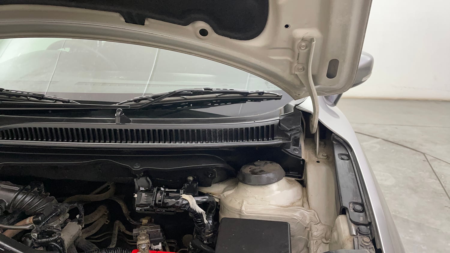 Used 2016 Maruti Suzuki Baleno Alpha 1.2 Petrol Manual engine ENGINE LEFT SIDE HINGE & APRON VIEW