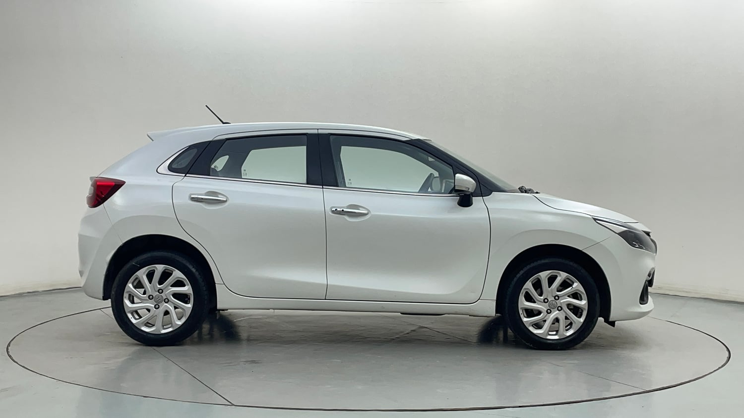 Used 2024 Maruti Suzuki Baleno Zeta AGS Petrol Automatic exterior RIGHT SIDE VIEW