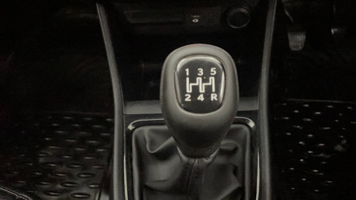 Used 2023 Tata Punch Adventure Rhythm Pack MT Petrol Manual interior GEAR  KNOB VIEW