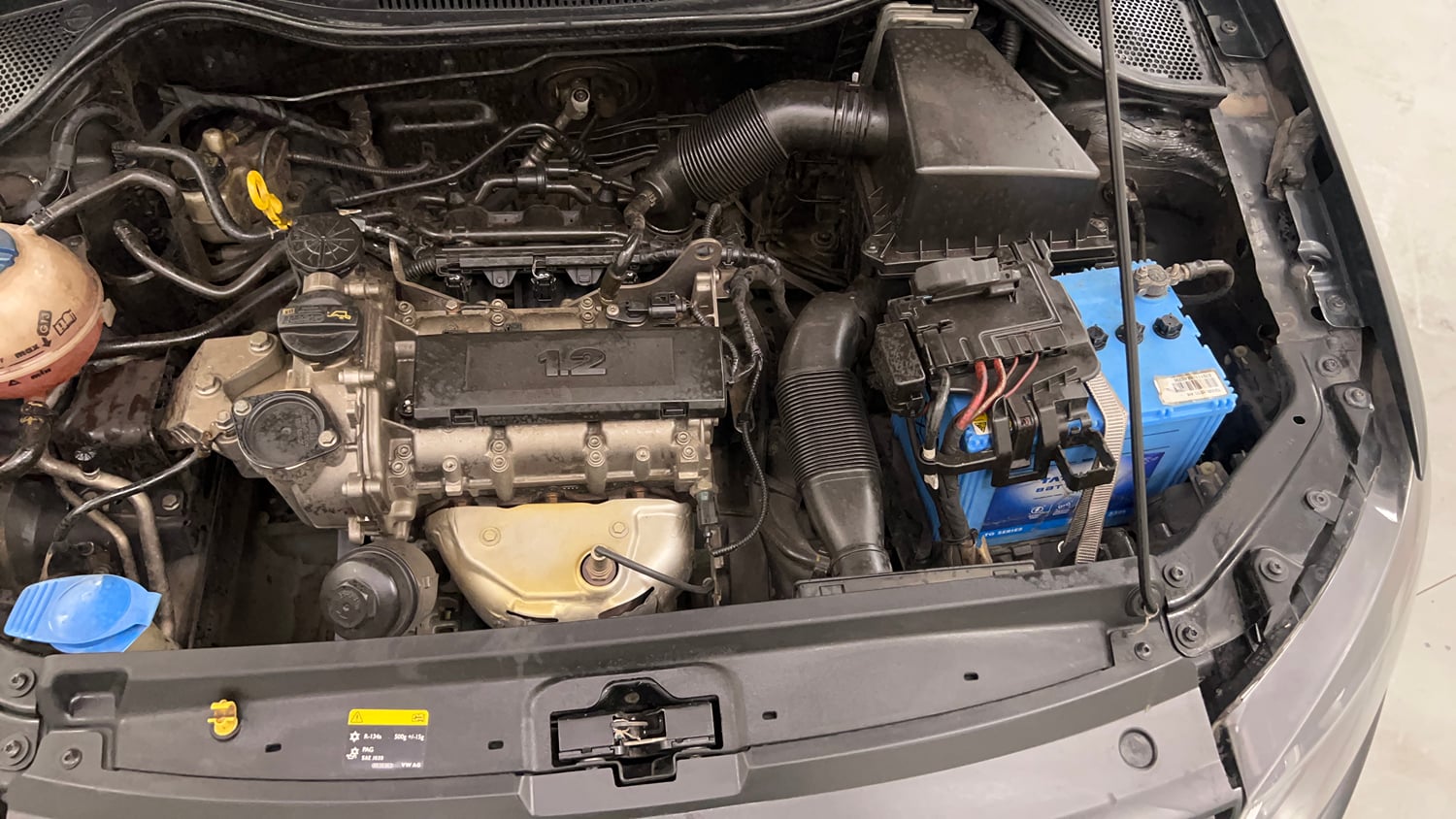 Used 2016 Volkswagen Polo Highline1.2L (P) Petrol Manual engine ENGINE LEFT SIDE VIEW