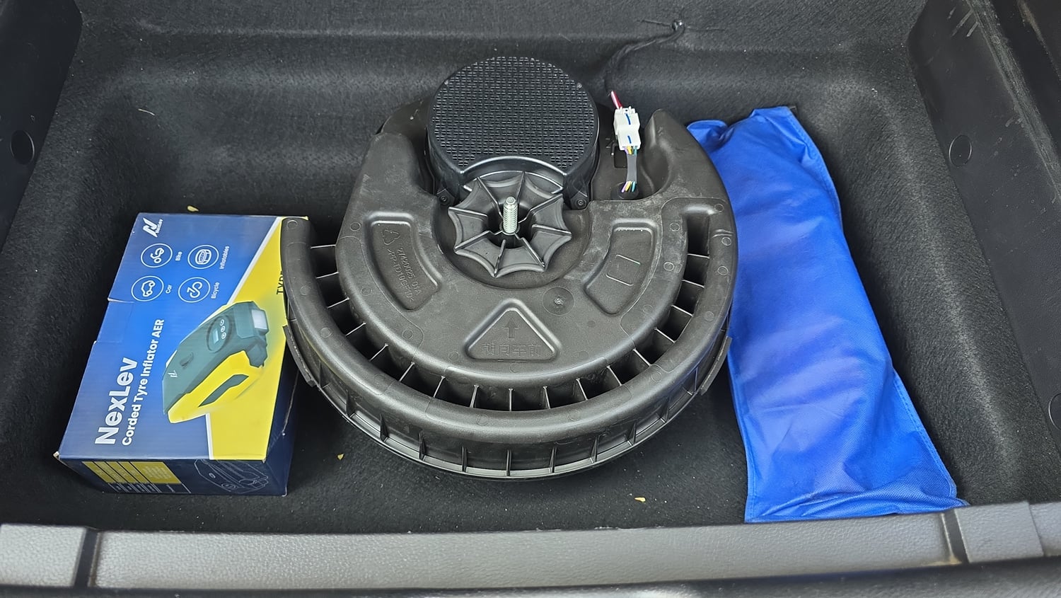 Used 2025 MG Motors Windsor EV Essence Pro Electric Automatic tyres SPARE TYRE VIEW
