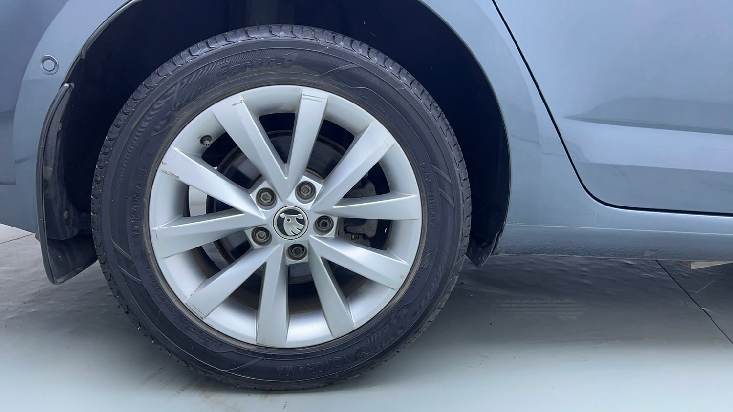 Used 2018 Skoda Octavia 1.8 TSI L&K Petrol Automatic tyres RIGHT REAR TYRE RIM VIEW