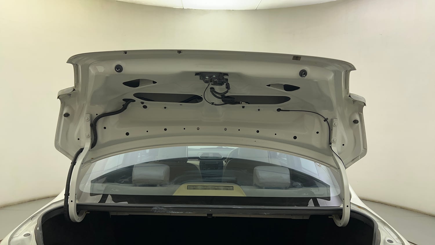 Used 2018 Maruti Suzuki Dzire VXi Petrol Manual interior DICKY DOOR OPEN VIEW
