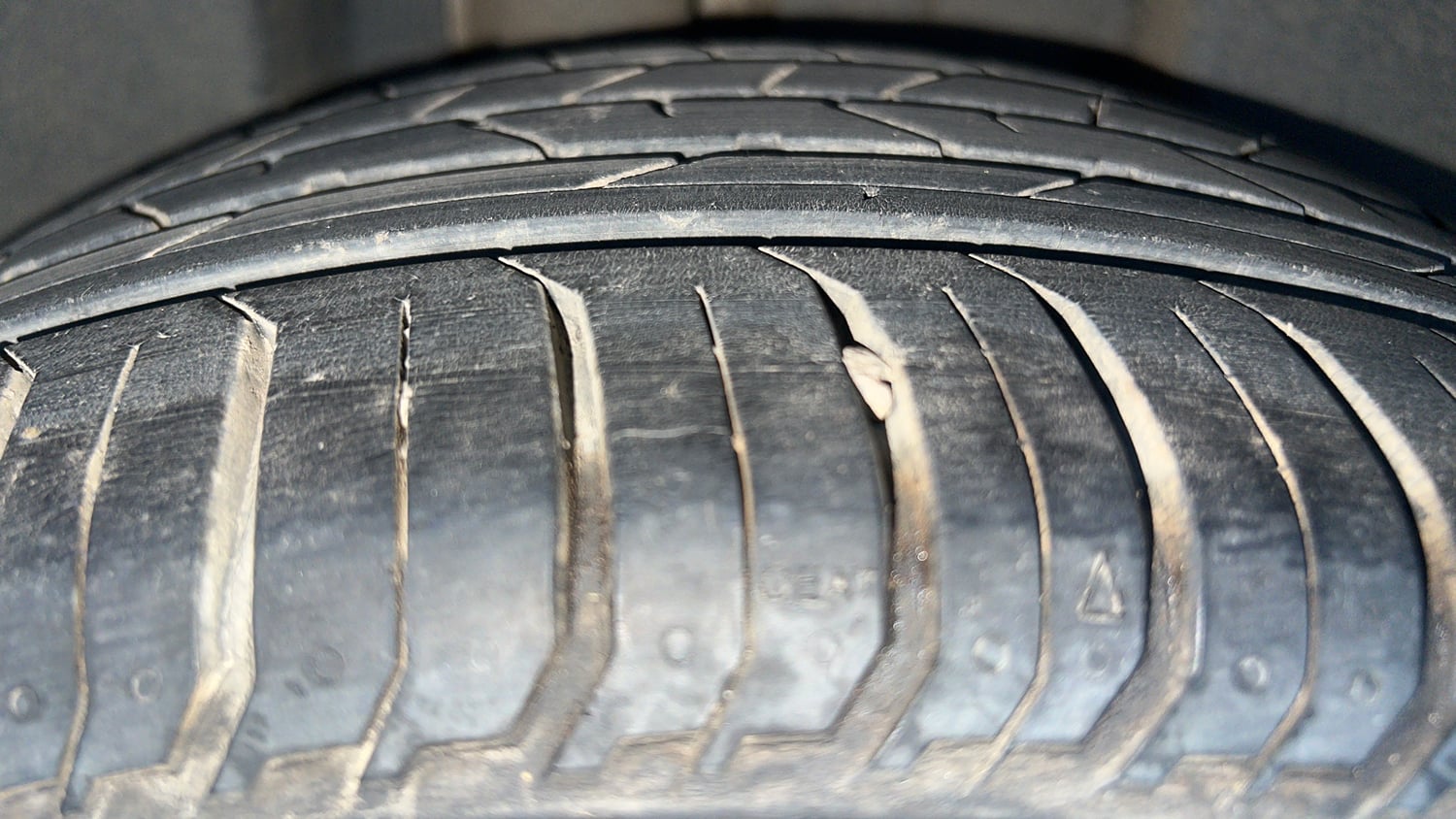 Used 2022 Skoda Slavia Style 1.0L TSI AT Petrol Automatic tyres RIGHT REAR TYRE TREAD VIEW