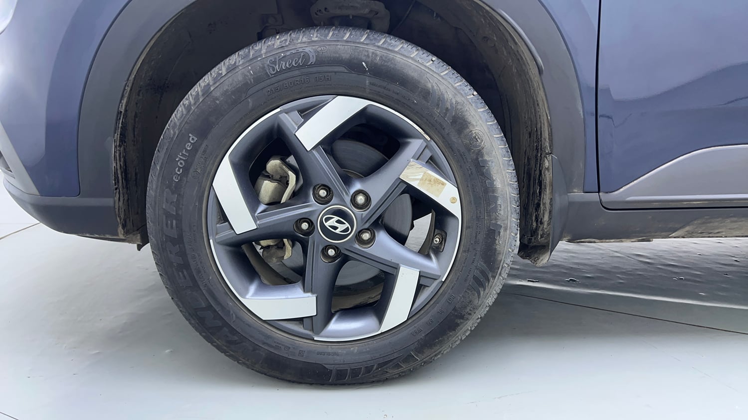 Used 2021 Hyundai Venue SX Plus 1.0 Turbo DCT Petrol Automatic tyres LEFT FRONT TYRE RIM VIEW