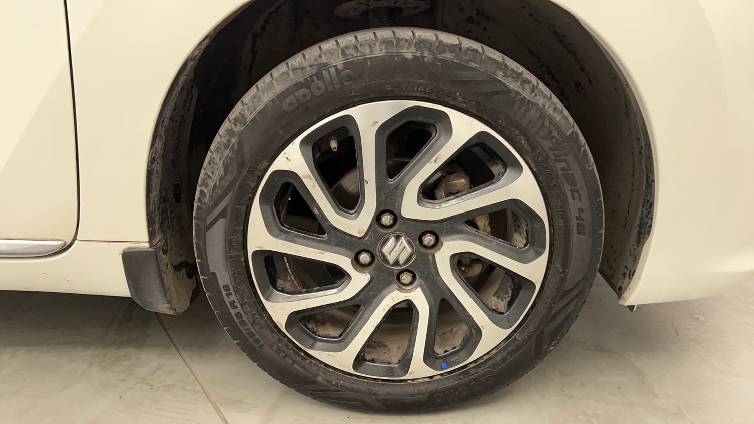 Used 2022 Maruti Suzuki Baleno Alpha AGS Petrol Automatic tyres RIGHT FRONT TYRE RIM VIEW