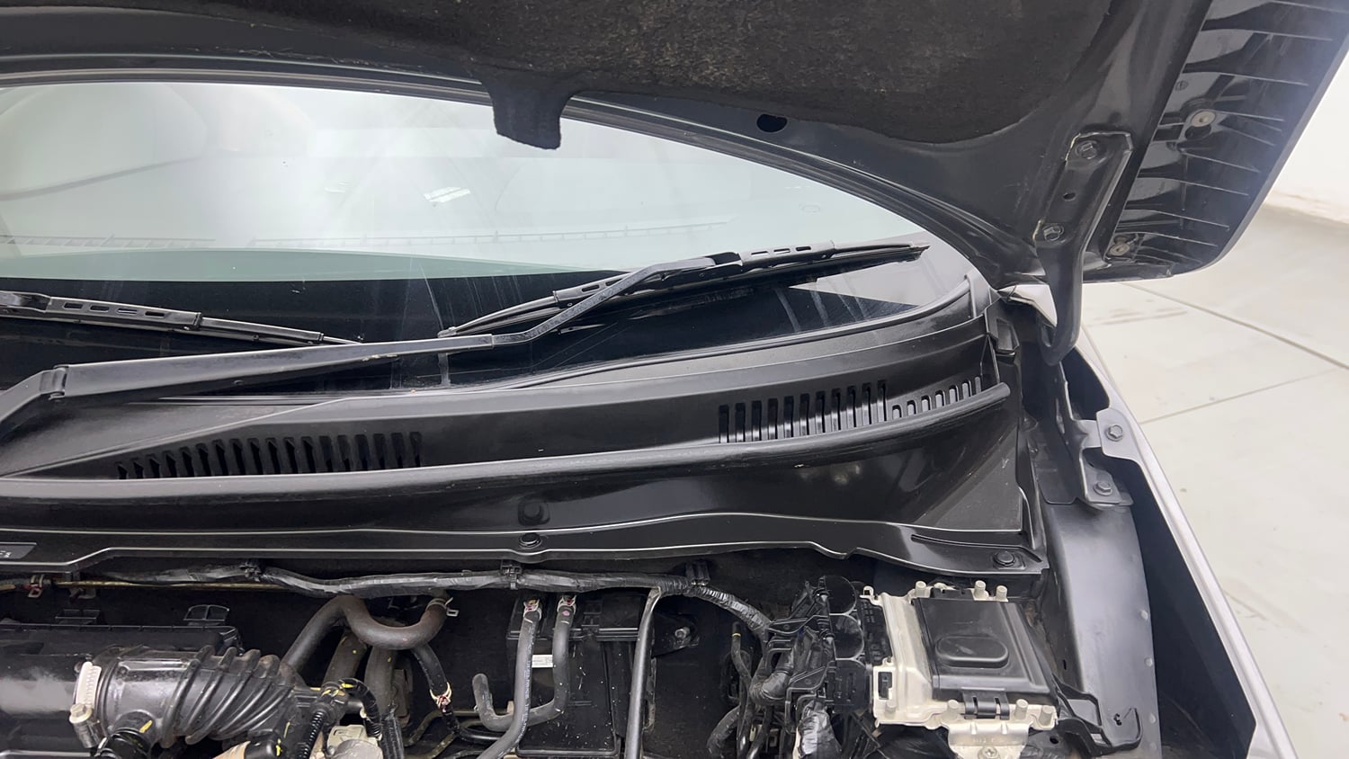 Used 2025 Maruti Suzuki Ignis Delta 1.2 AMT Petrol Automatic engine ENGINE LEFT SIDE HINGE & APRON VIEW