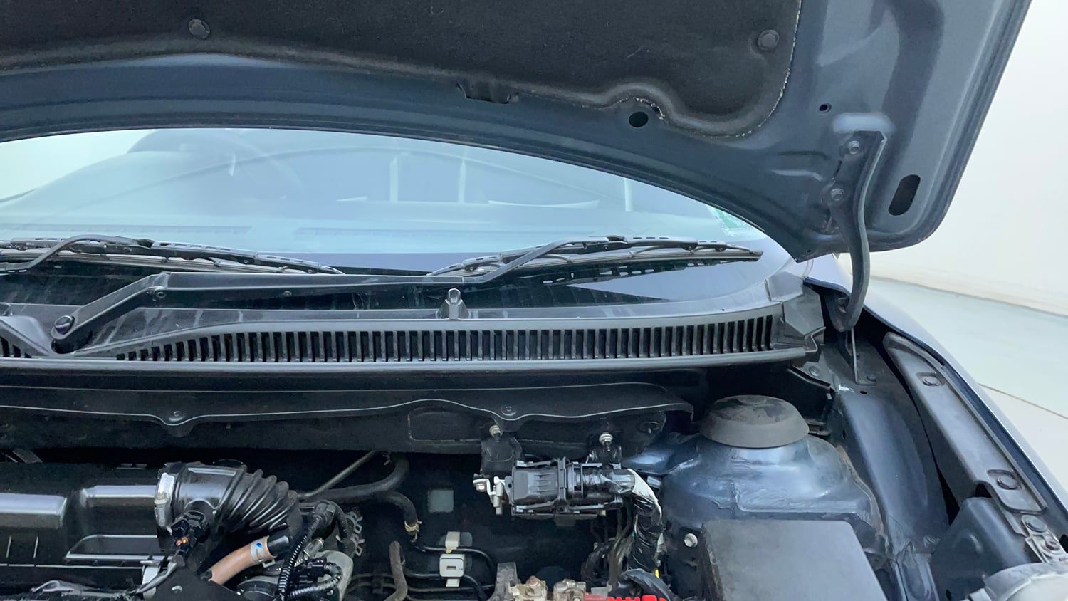 Used 2018 Maruti Suzuki Baleno Delta 1.2 Petrol Manual engine ENGINE LEFT SIDE HINGE & APRON VIEW