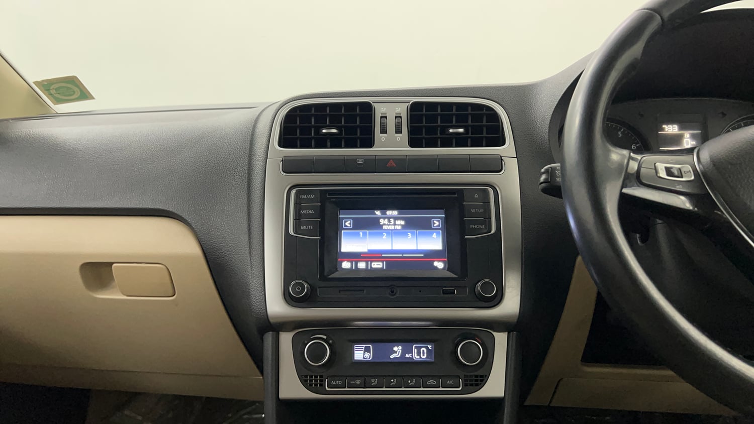 Used 2016 Volkswagen Polo Highline1.2L (P) Petrol Manual interior MUSIC SYSTEM & AC CONTROL VIEW