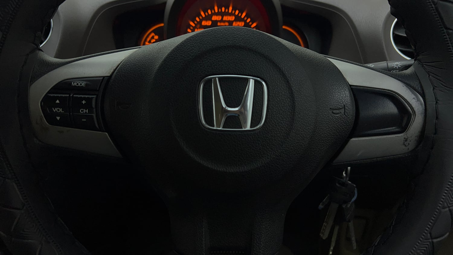 Used 2013 Honda Amaze 1.2 S i-VTEC Petrol Manual top_features Steering mounted controls