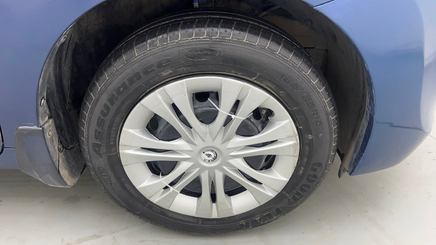 Used 2017 Maruti Suzuki Baleno Delta 1.2 Petrol Manual tyres RIGHT FRONT TYRE RIM VIEW