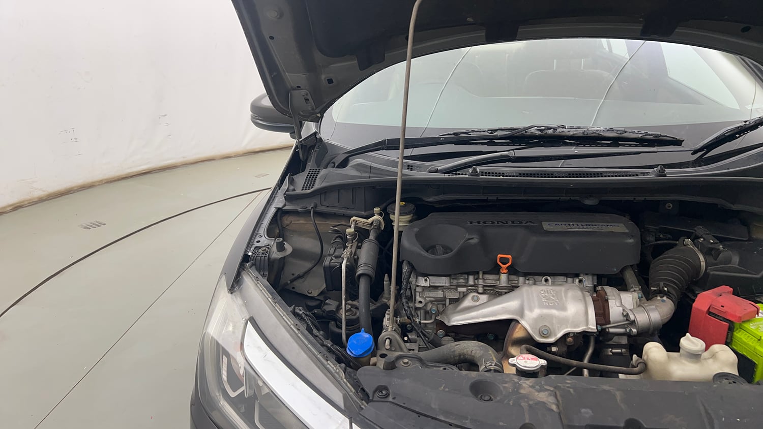 Used 2018 Honda City V Diesel Diesel Manual engine ENGINE RIGHT SIDE HINGE & APRON VIEW