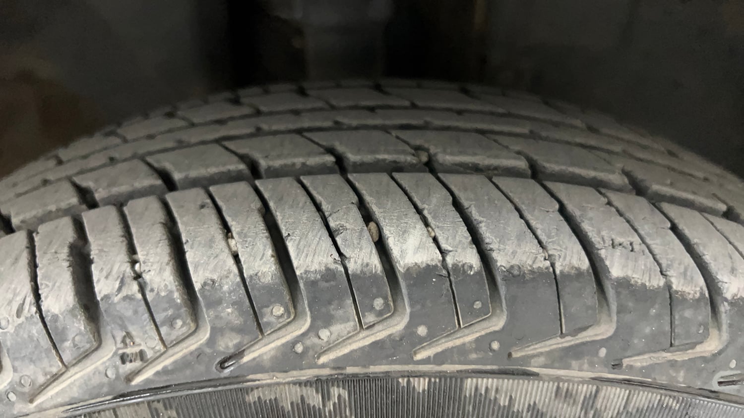 Used 2017 Renault Kwid 1.0 RXT AMT Petrol Automatic tyres RIGHT FRONT TYRE TREAD VIEW