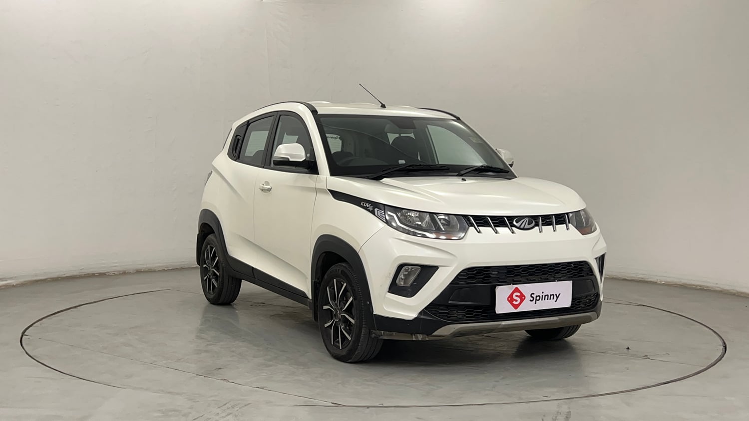 Used 2018 Mahindra KUV100 NXT K8 D 6 STR Diesel Manual exterior RIGHT FRONT CORNER VIEW