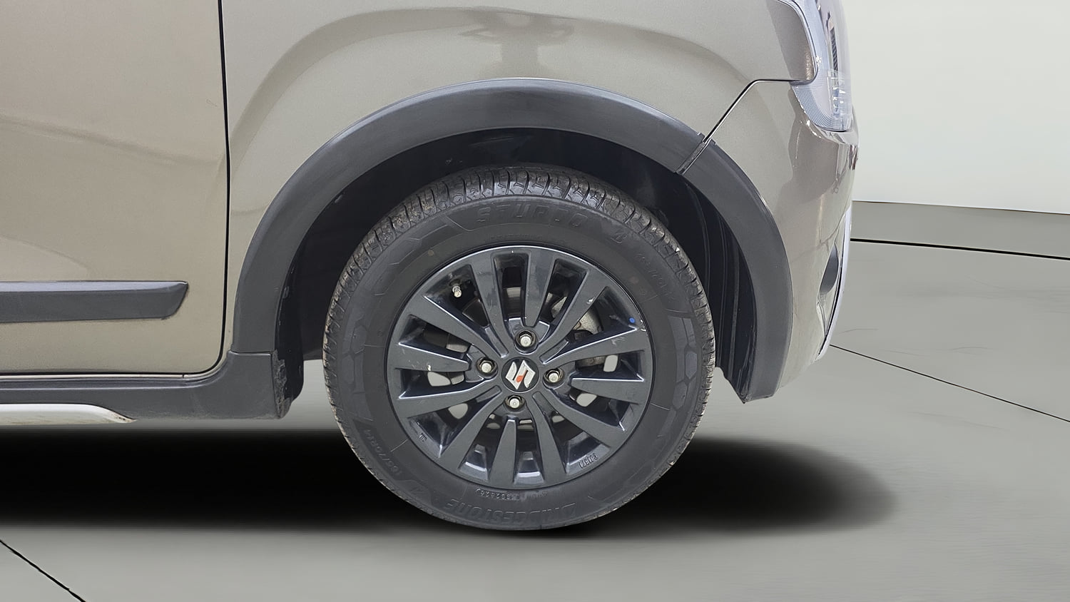 Used 2024 Maruti Suzuki Wagon R ZXI Plus 1.2 AGS Petrol Automatic tyres RIGHT FRONT TYRE RIM VIEW