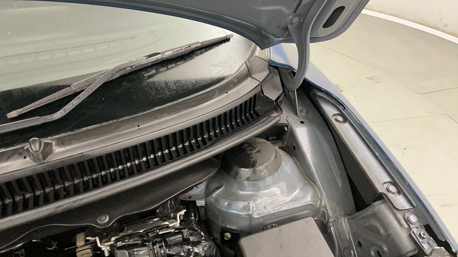 Used 2018 Maruti Suzuki Baleno Alpha 1.2 AT Petrol Automatic engine ENGINE LEFT SIDE HINGE & APRON VIEW