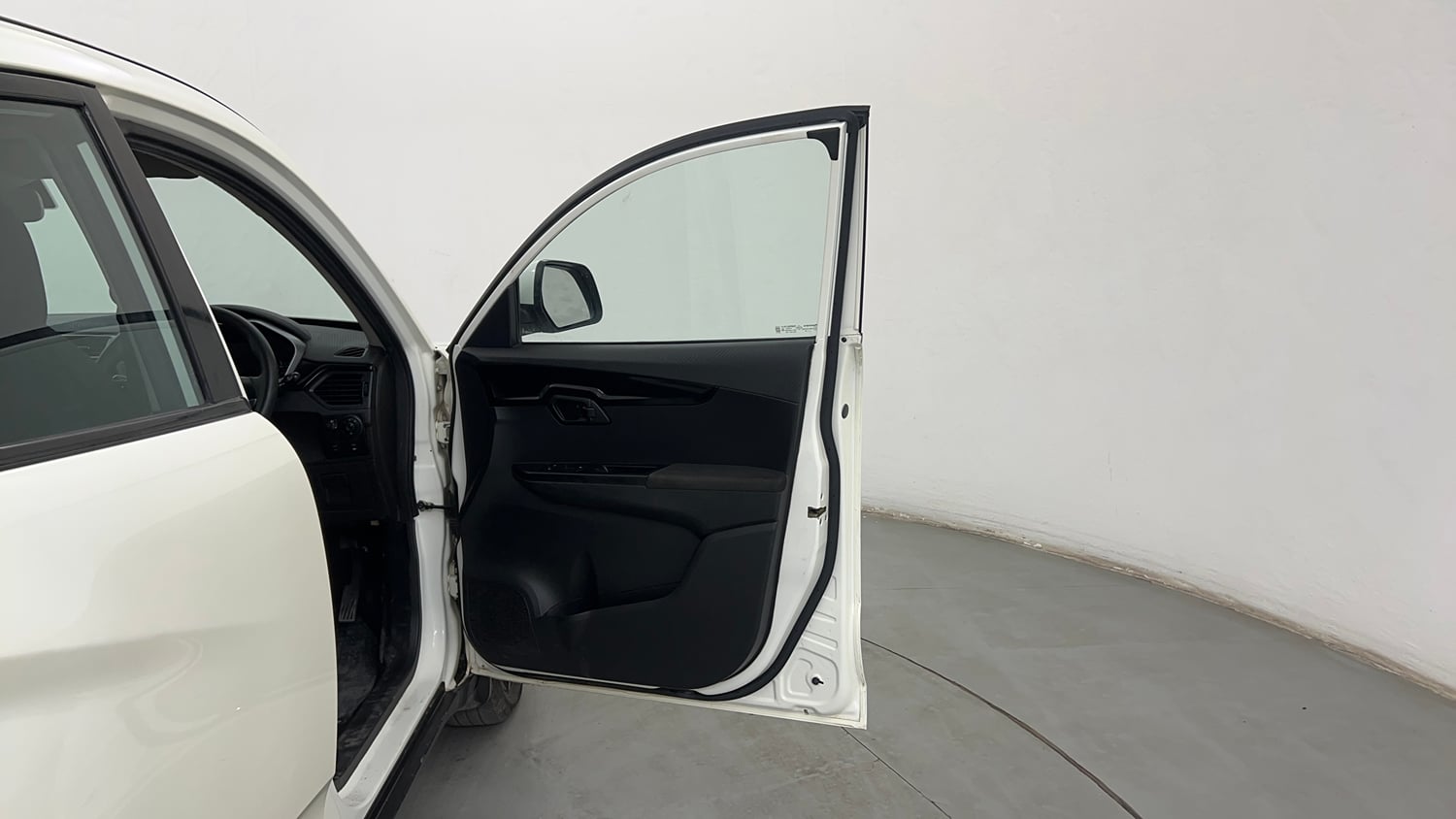 Used 2018 Mahindra KUV100 NXT K8 D 6 STR Diesel Manual interior RIGHT FRONT DOOR OPEN VIEW