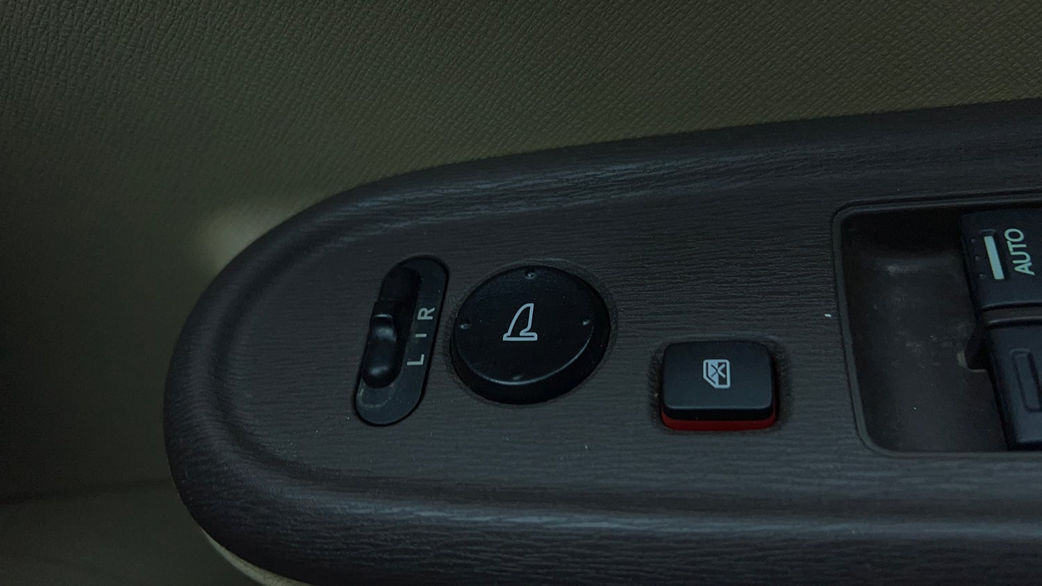Used 2013 Honda Amaze 1.2 S i-VTEC Petrol Manual top_features Adjustable ORVM