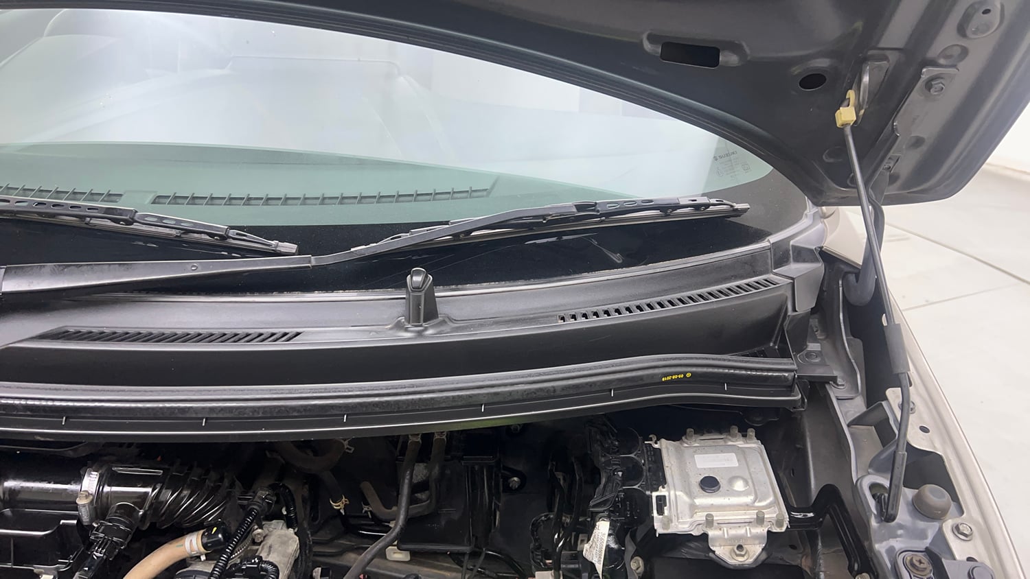 Used 2019 Maruti Suzuki Wagon R ZXi 1.2 AMT Petrol Automatic engine ENGINE LEFT SIDE HINGE & APRON VIEW