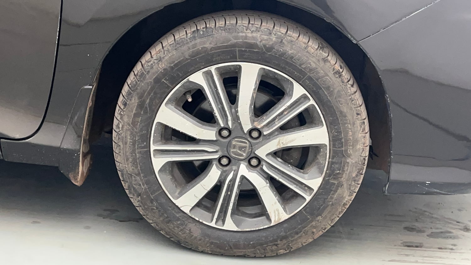Used 2018 Honda City V Diesel Diesel Manual tyres RIGHT FRONT TYRE RIM VIEW