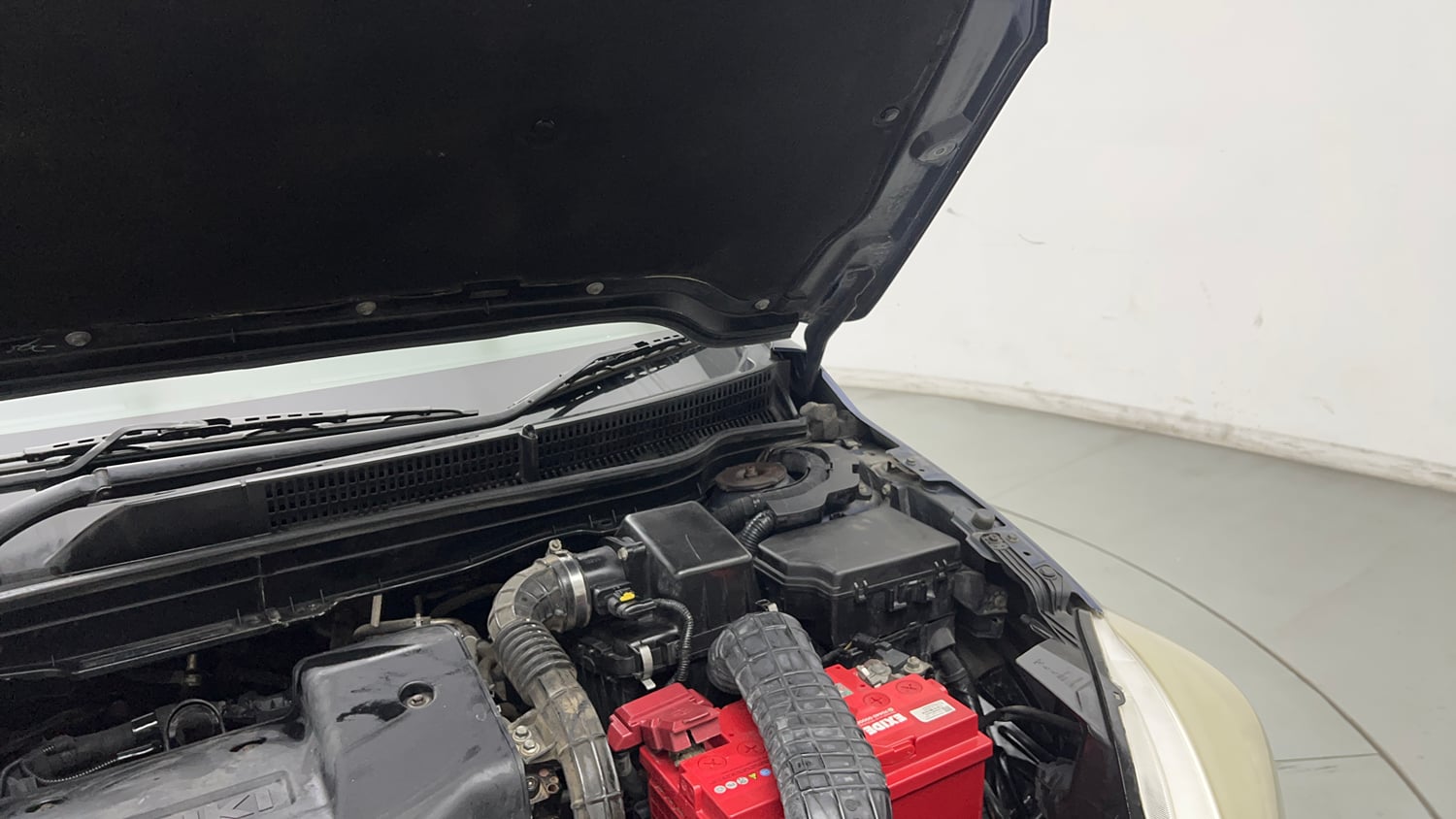 Used 2018 Maruti Suzuki S-Cross Zeta 1.3 Diesel Manual engine ENGINE LEFT SIDE HINGE & APRON VIEW