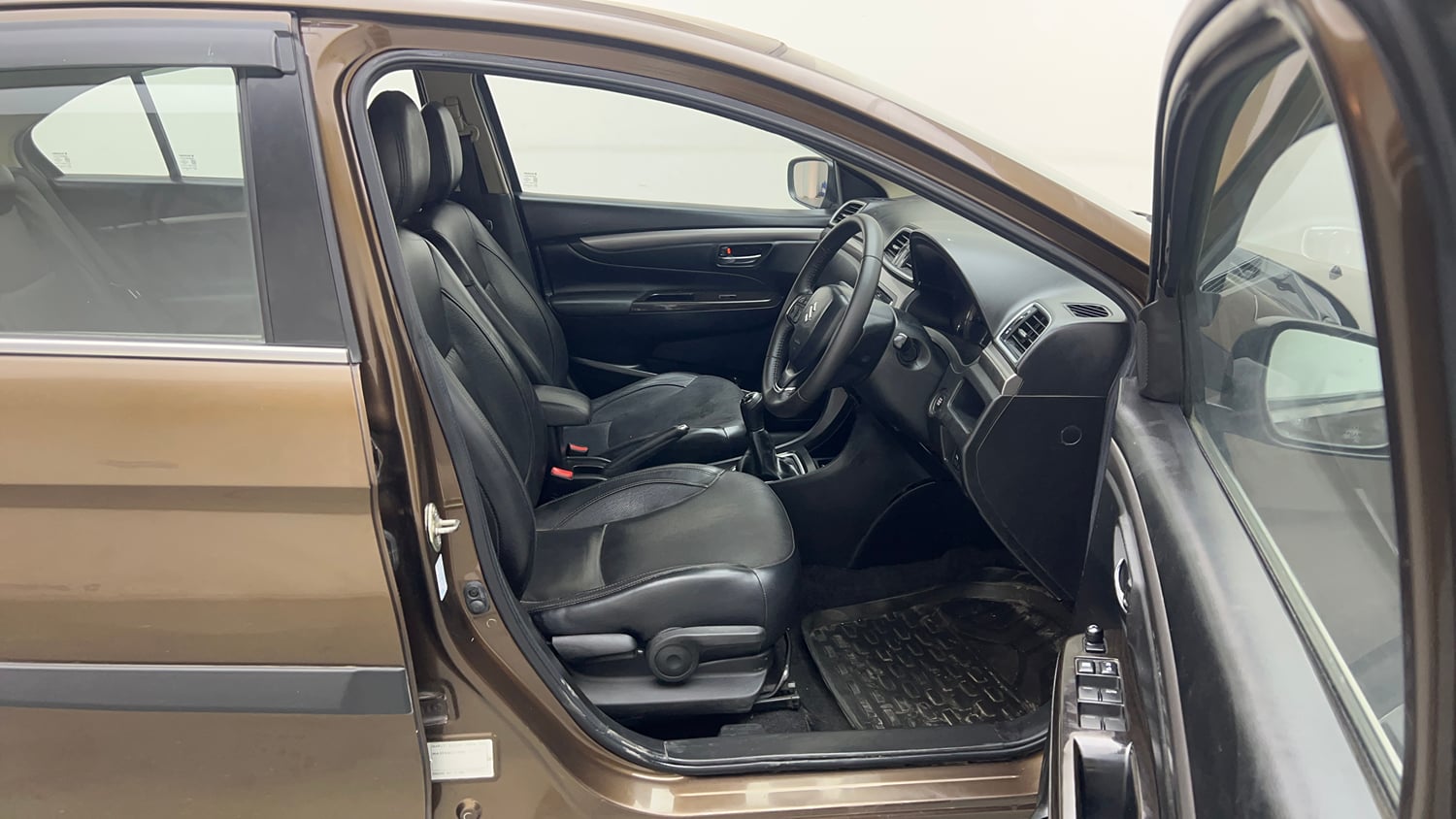 Used 2018 Maruti Suzuki Ciaz S 1.4 MT Petrol Manual interior RIGHT SIDE FRONT DOOR CABIN VIEW
