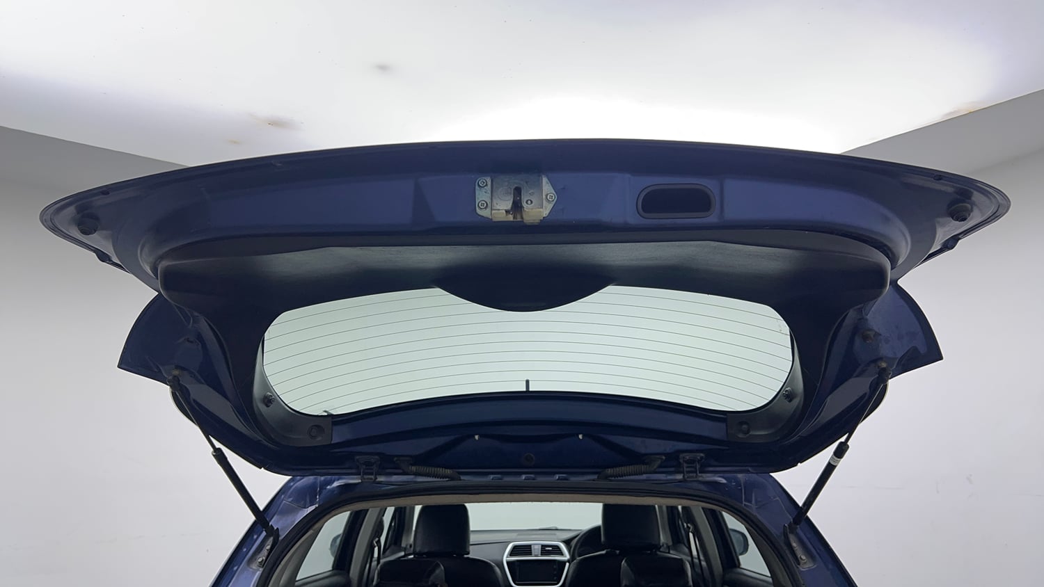 Used 2018 Maruti Suzuki S-Cross Zeta 1.3 Diesel Manual interior DICKY DOOR OPEN VIEW