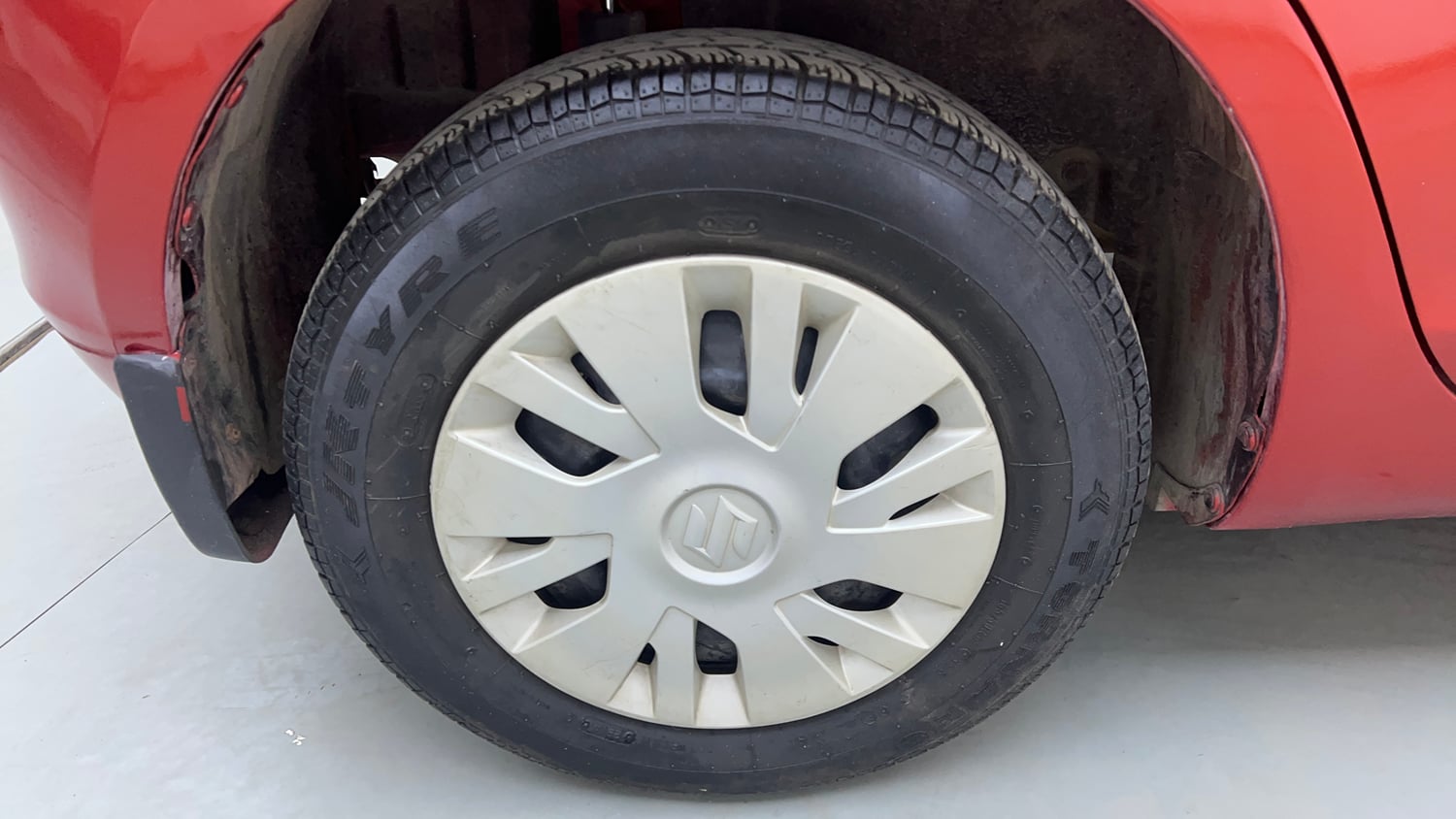 Used 2014 Maruti Suzuki Swift VXi Petrol Manual tyres RIGHT REAR TYRE RIM VIEW