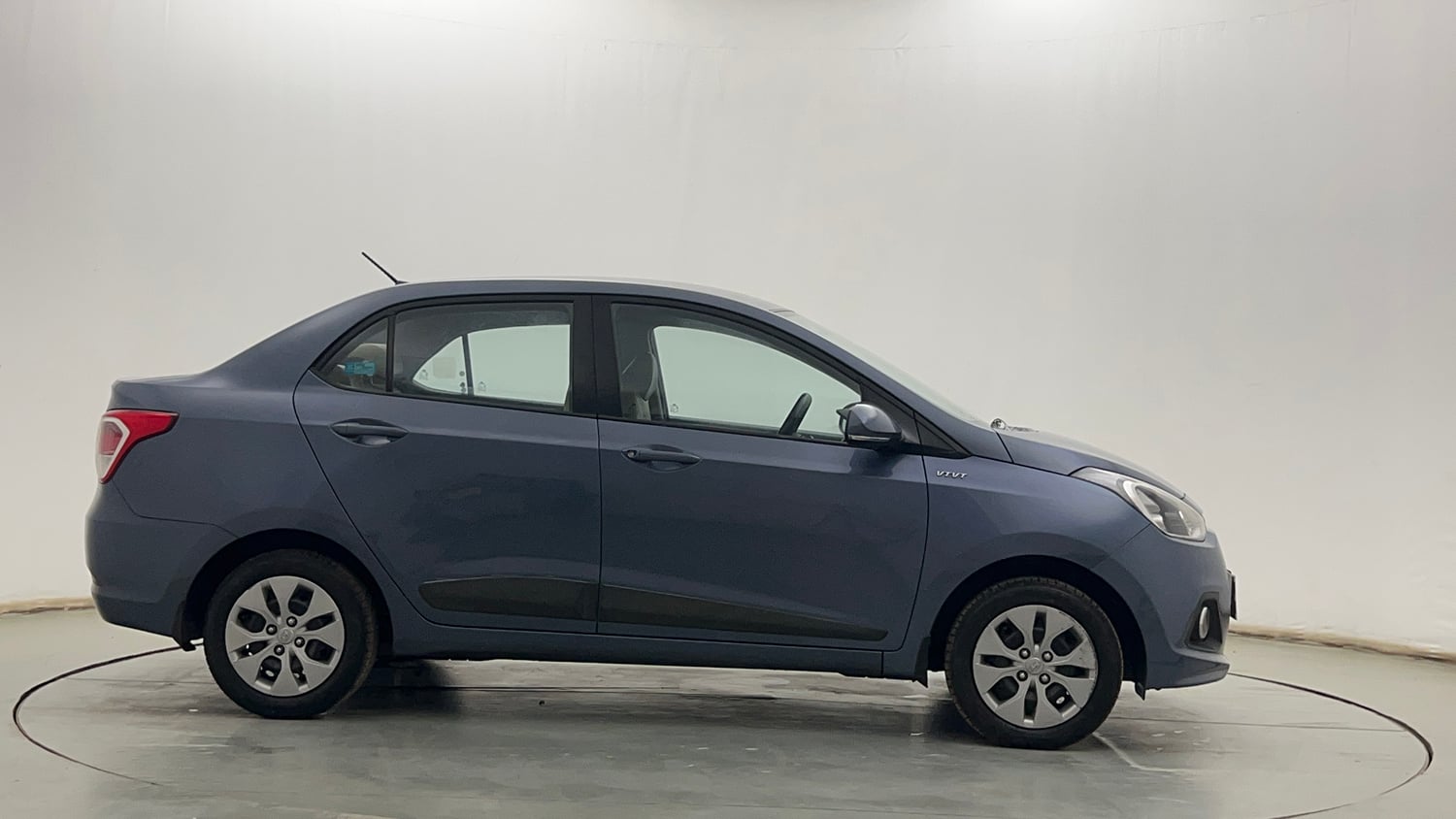 Used 2015 Hyundai Xcent S 1.2 Petrol Manual exterior RIGHT SIDE VIEW