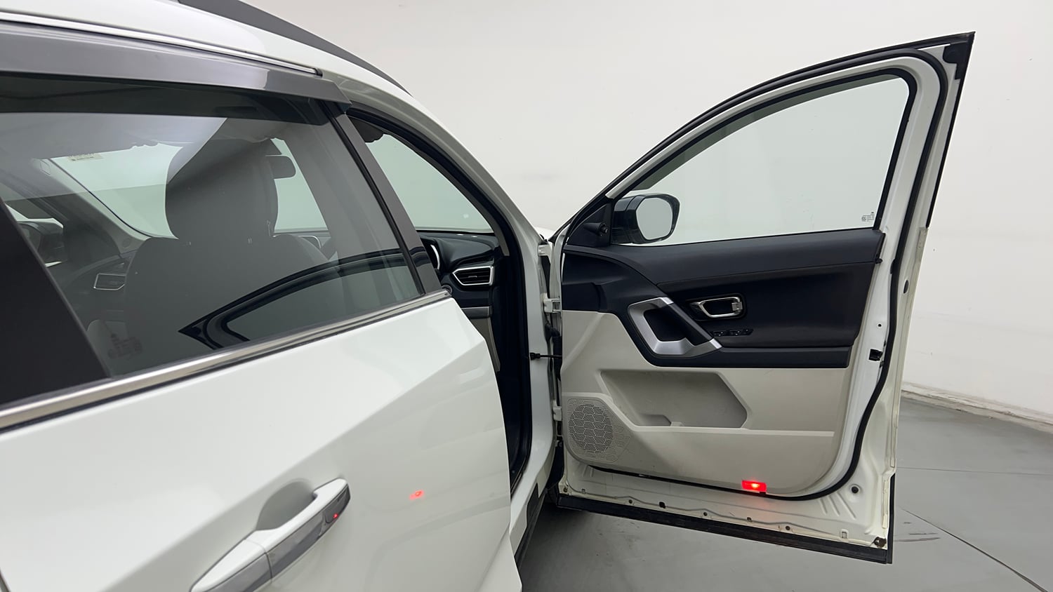 Used 2022 Tata Safari XTA Plus Diesel Automatic interior RIGHT FRONT DOOR OPEN VIEW