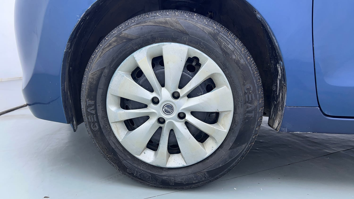 Used 2017 Maruti Suzuki Baleno Delta 1.2 Petrol Manual tyres LEFT FRONT TYRE RIM VIEW